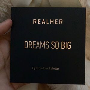 Brand new make up palette hasn’t been used !